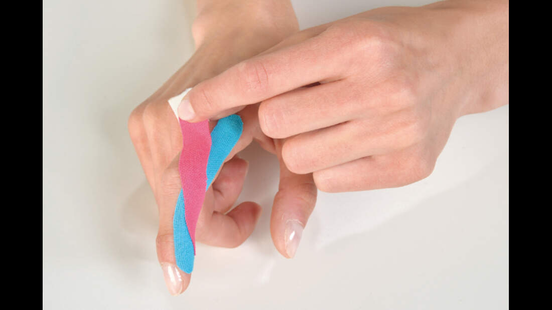 VideoTutorial Dr. Volker Schöffl Tapen fürs FingerMittelgelenk