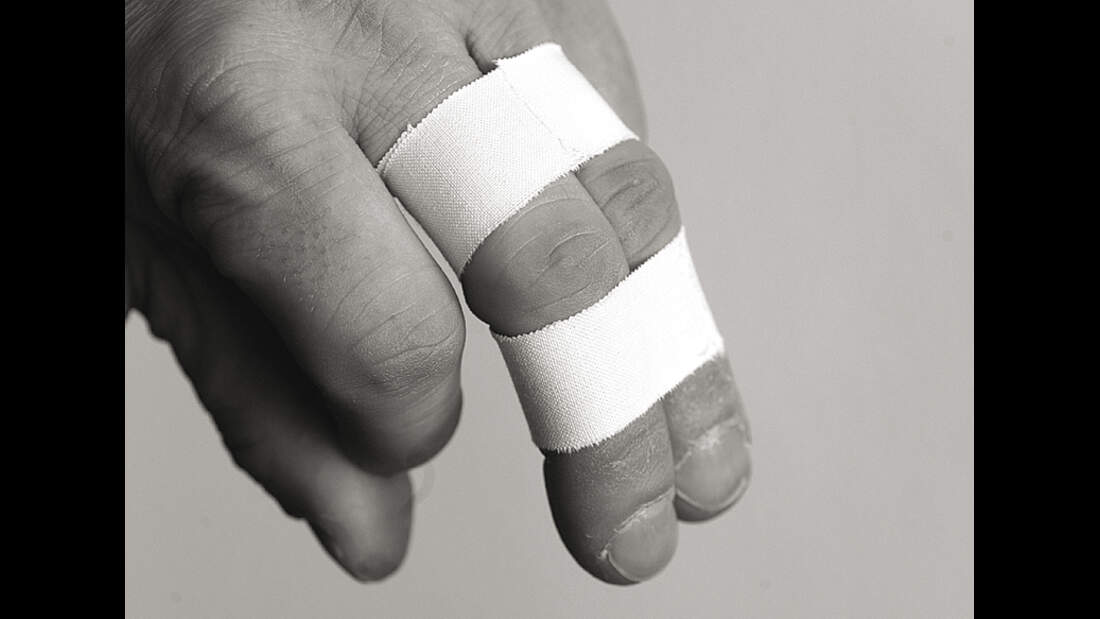 VideoTutorial Dr. Volker Schöffl Tapen fürs FingerMittelgelenk
