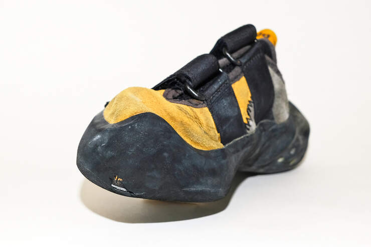 die schuhe mit dem n drauf